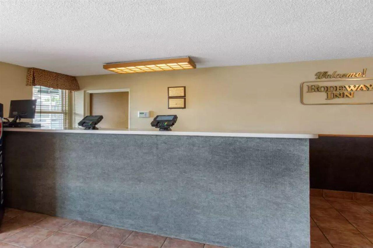 Rodeway Inn Asheville Bagian luar foto