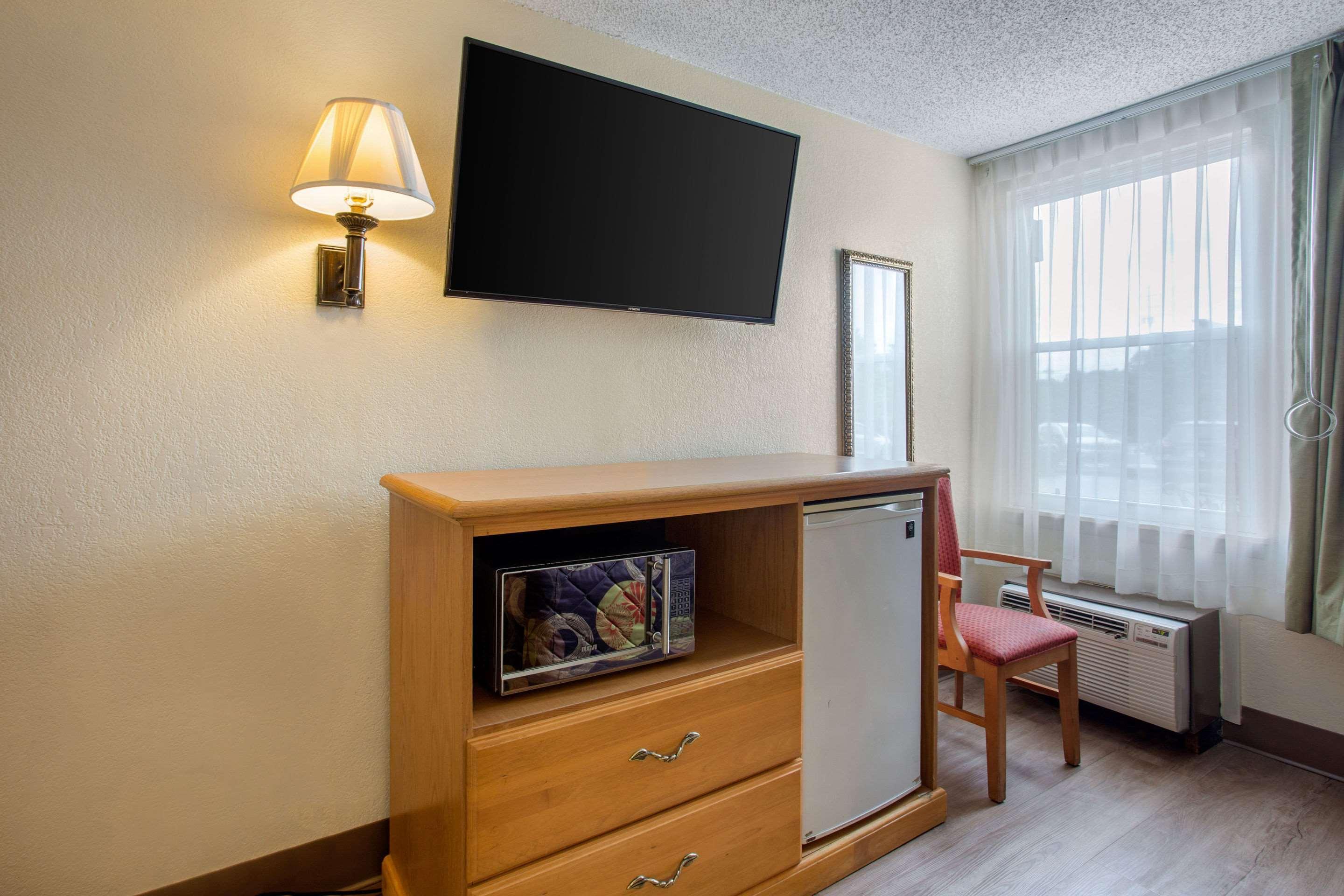 Rodeway Inn Asheville Bagian luar foto