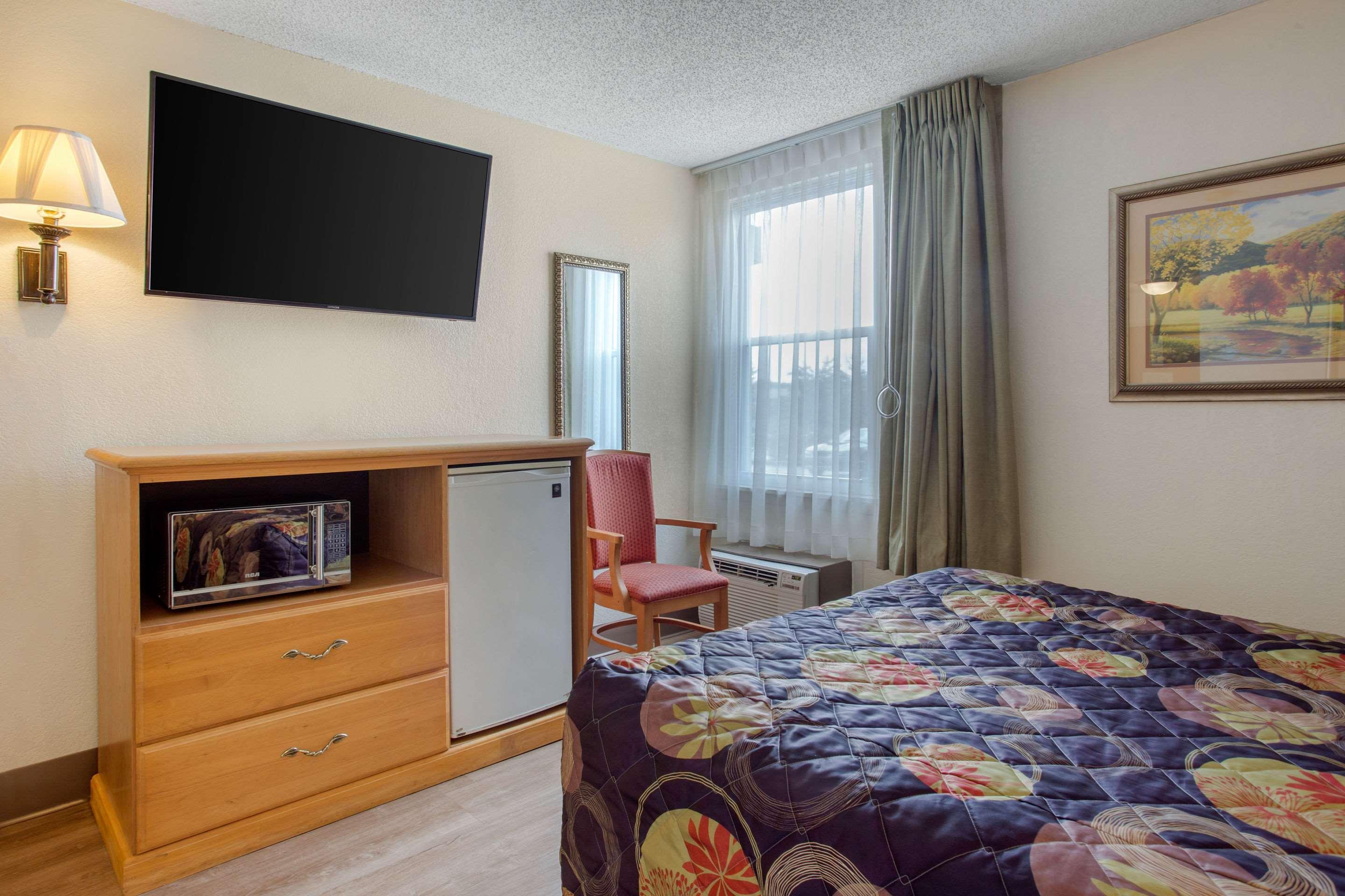 Rodeway Inn Asheville Bagian luar foto