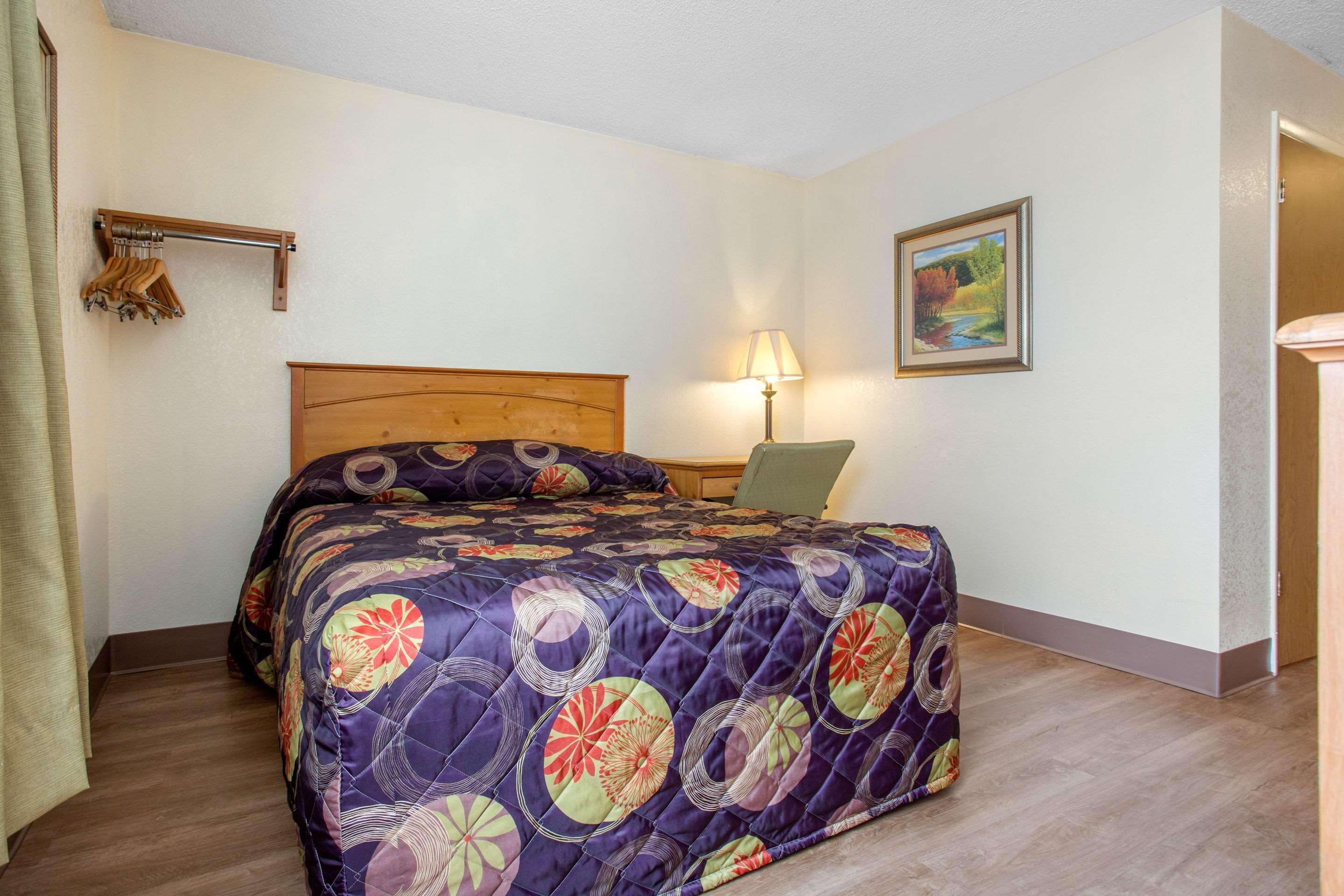 Rodeway Inn Asheville Bagian luar foto