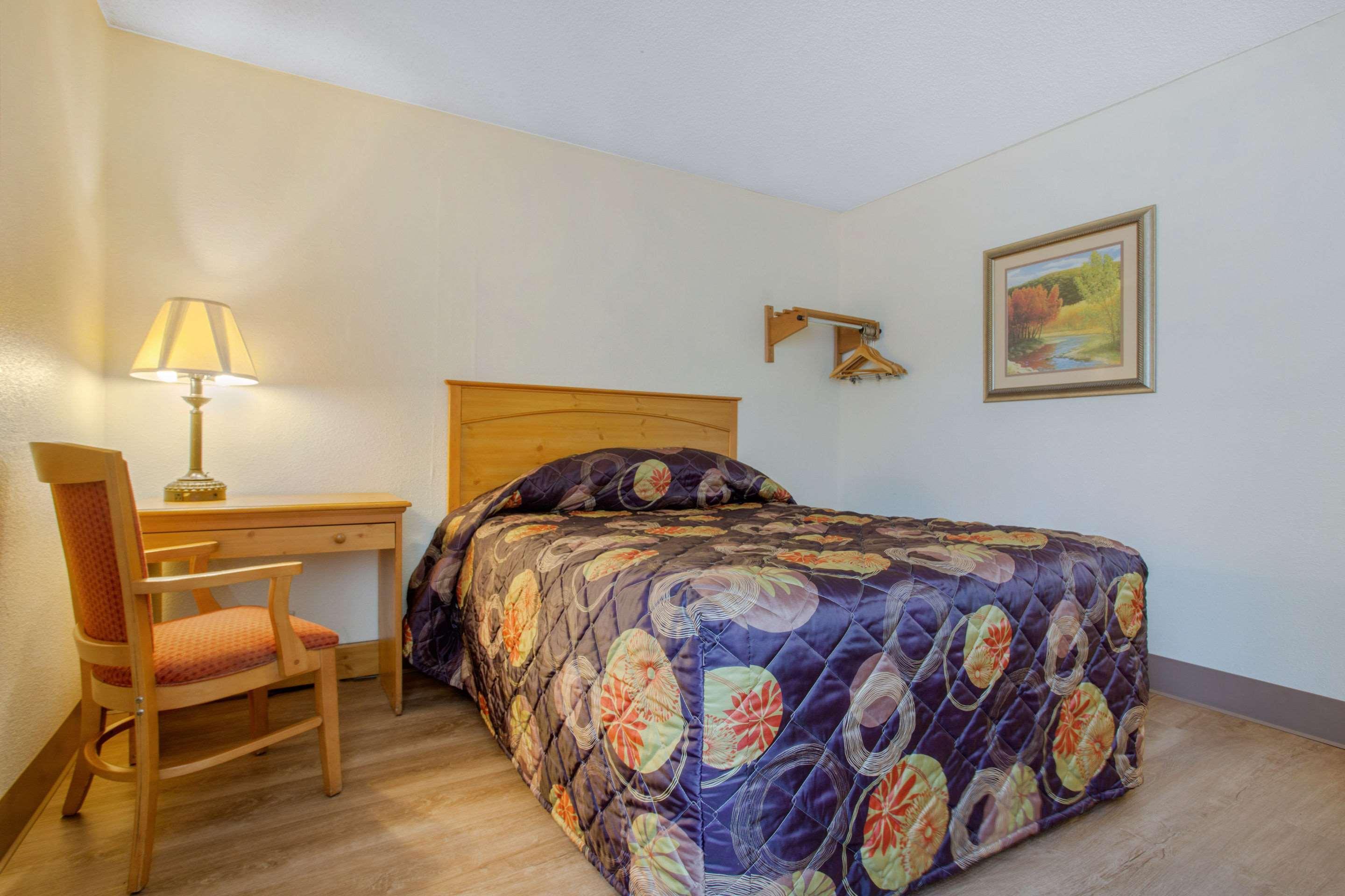 Rodeway Inn Asheville Bagian luar foto