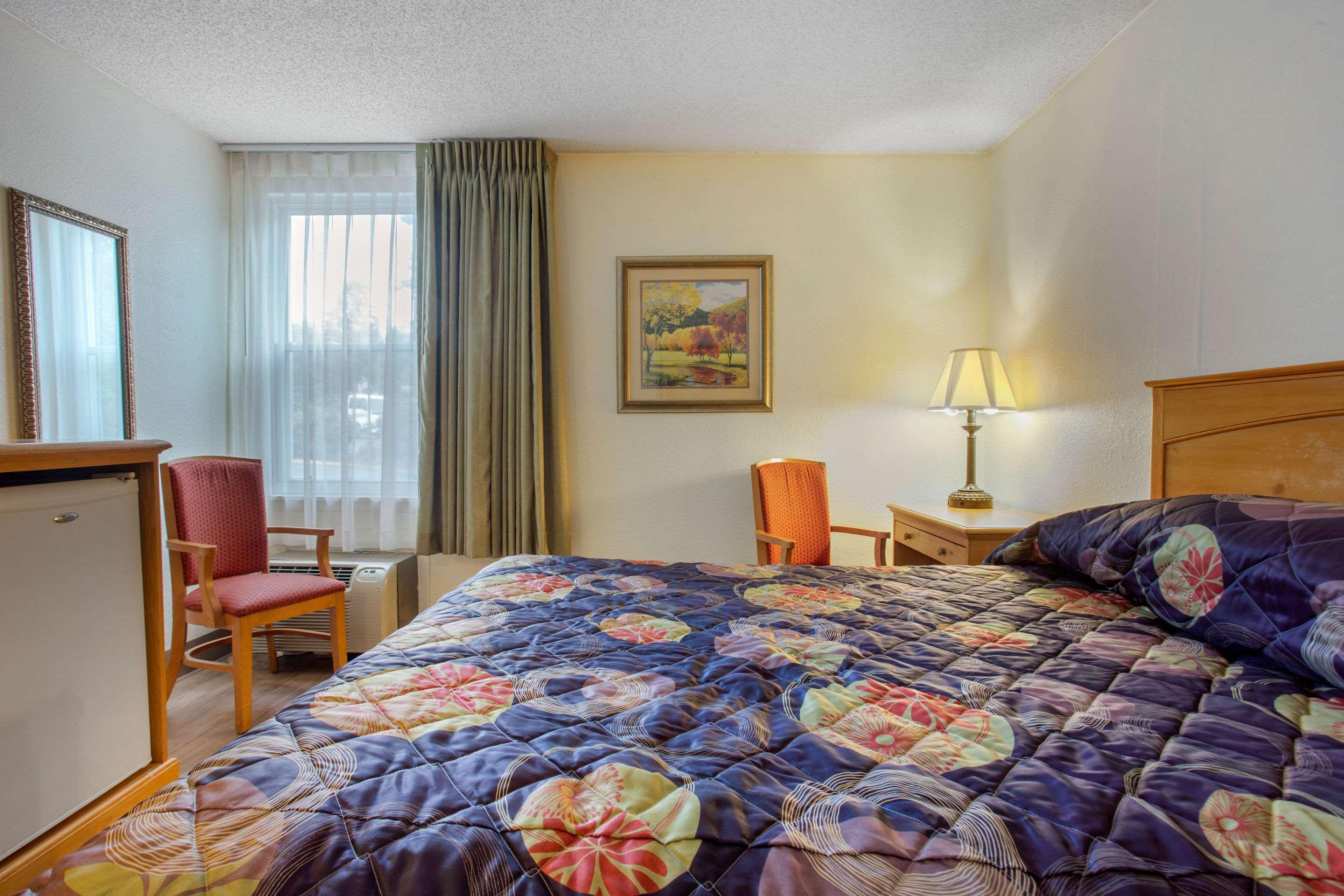 Rodeway Inn Asheville Bagian luar foto