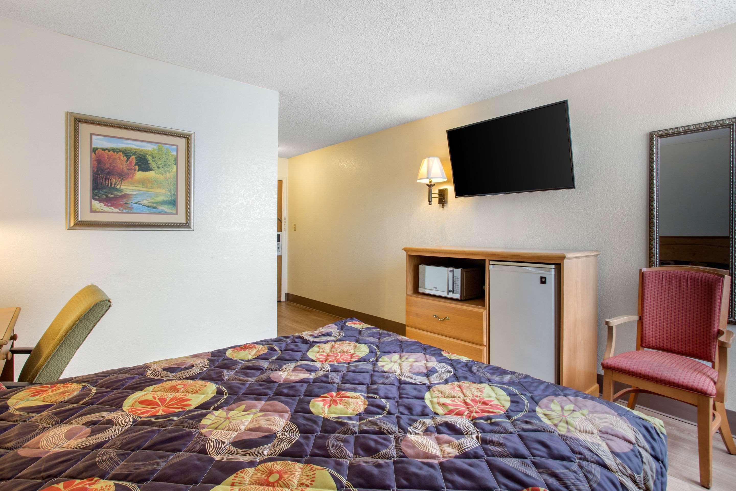 Rodeway Inn Asheville Bagian luar foto