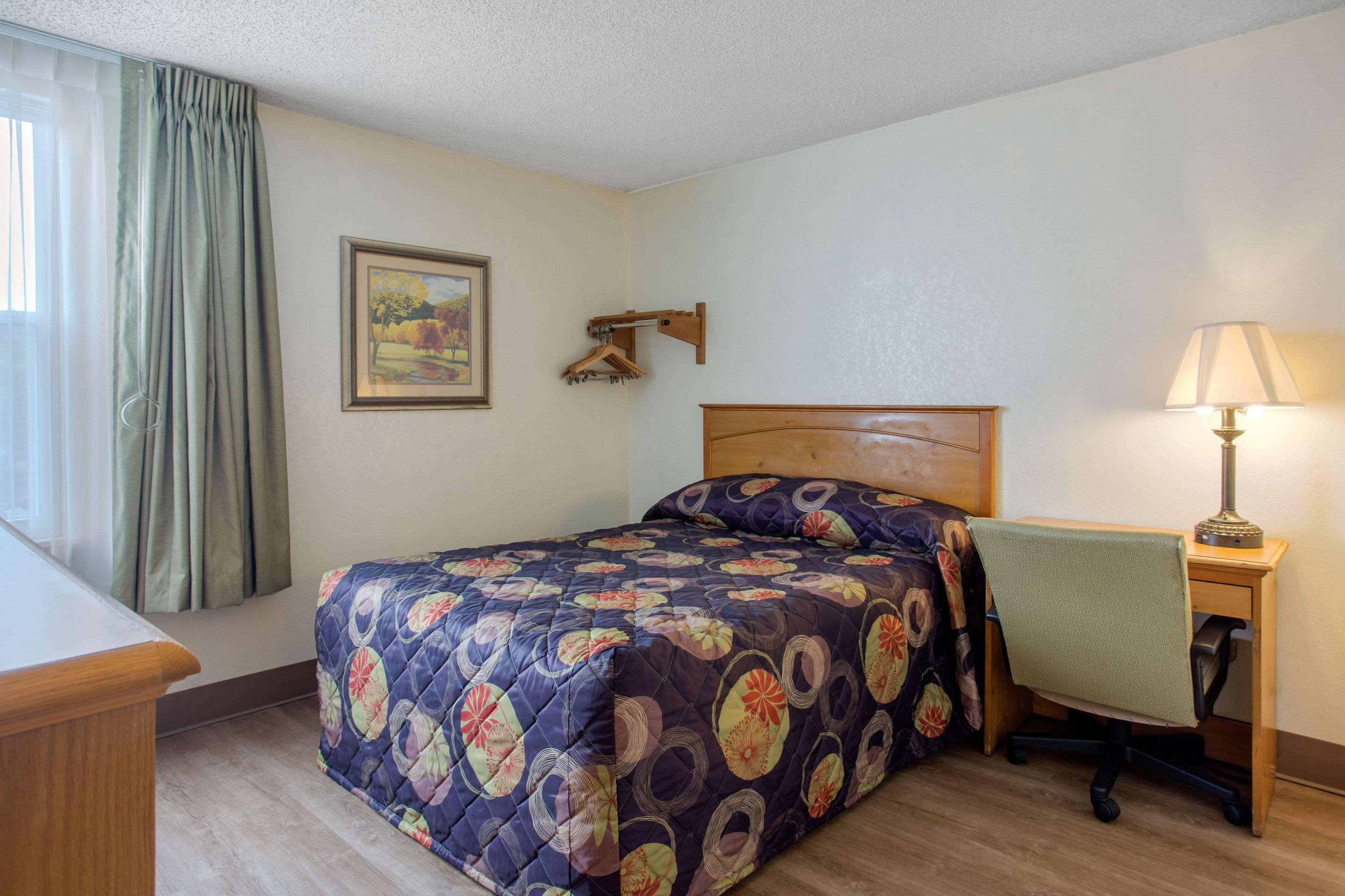 Rodeway Inn Asheville Bagian luar foto