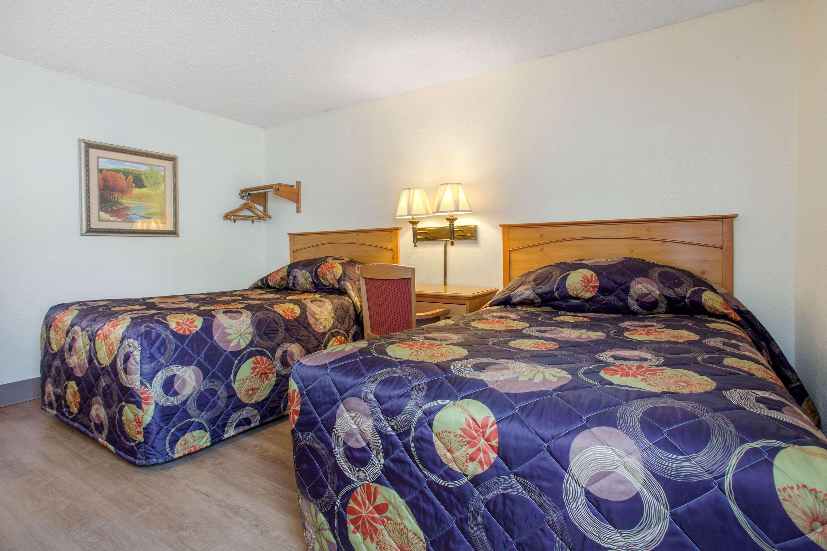 Rodeway Inn Asheville Bagian luar foto