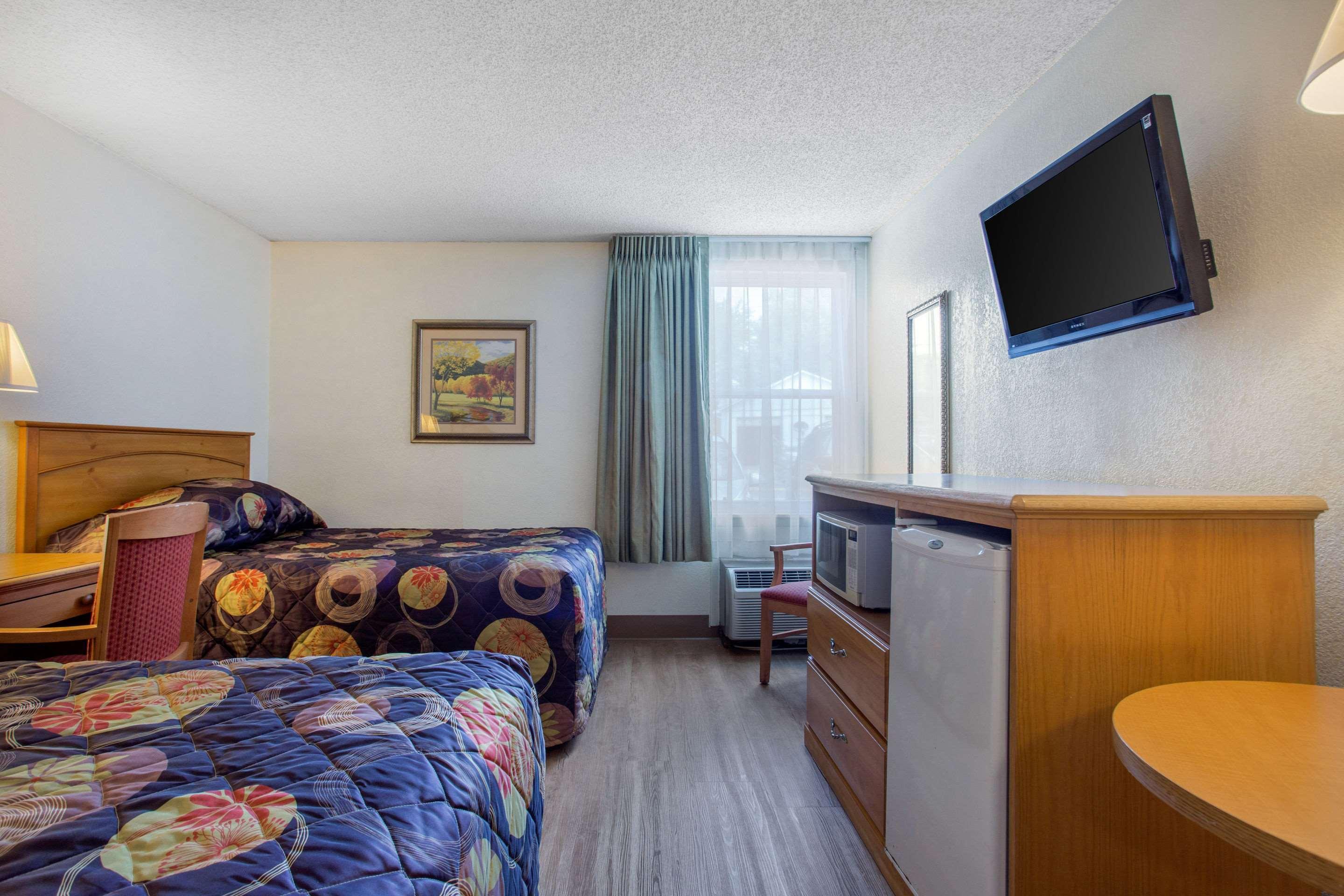 Rodeway Inn Asheville Bagian luar foto