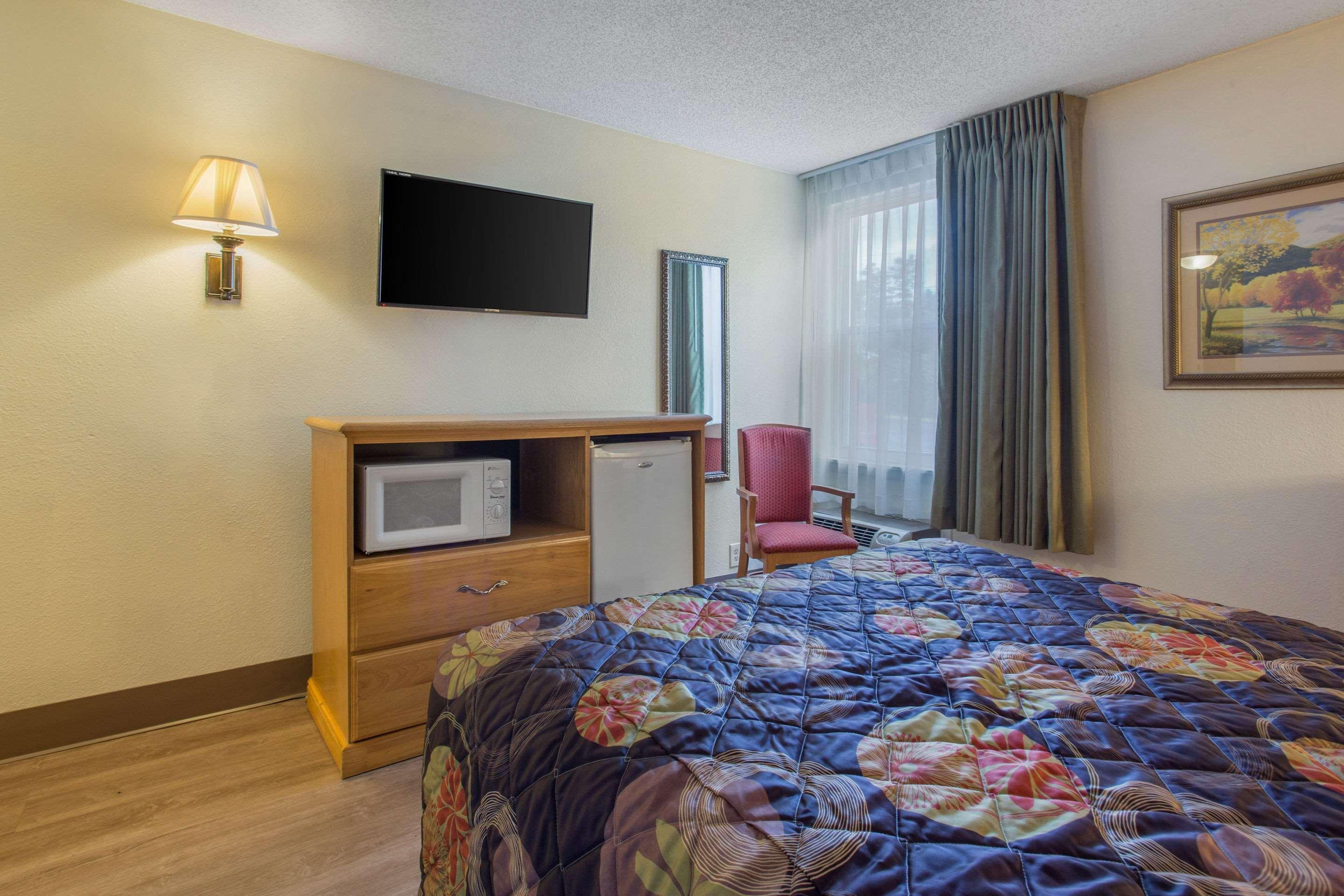 Rodeway Inn Asheville Bagian luar foto