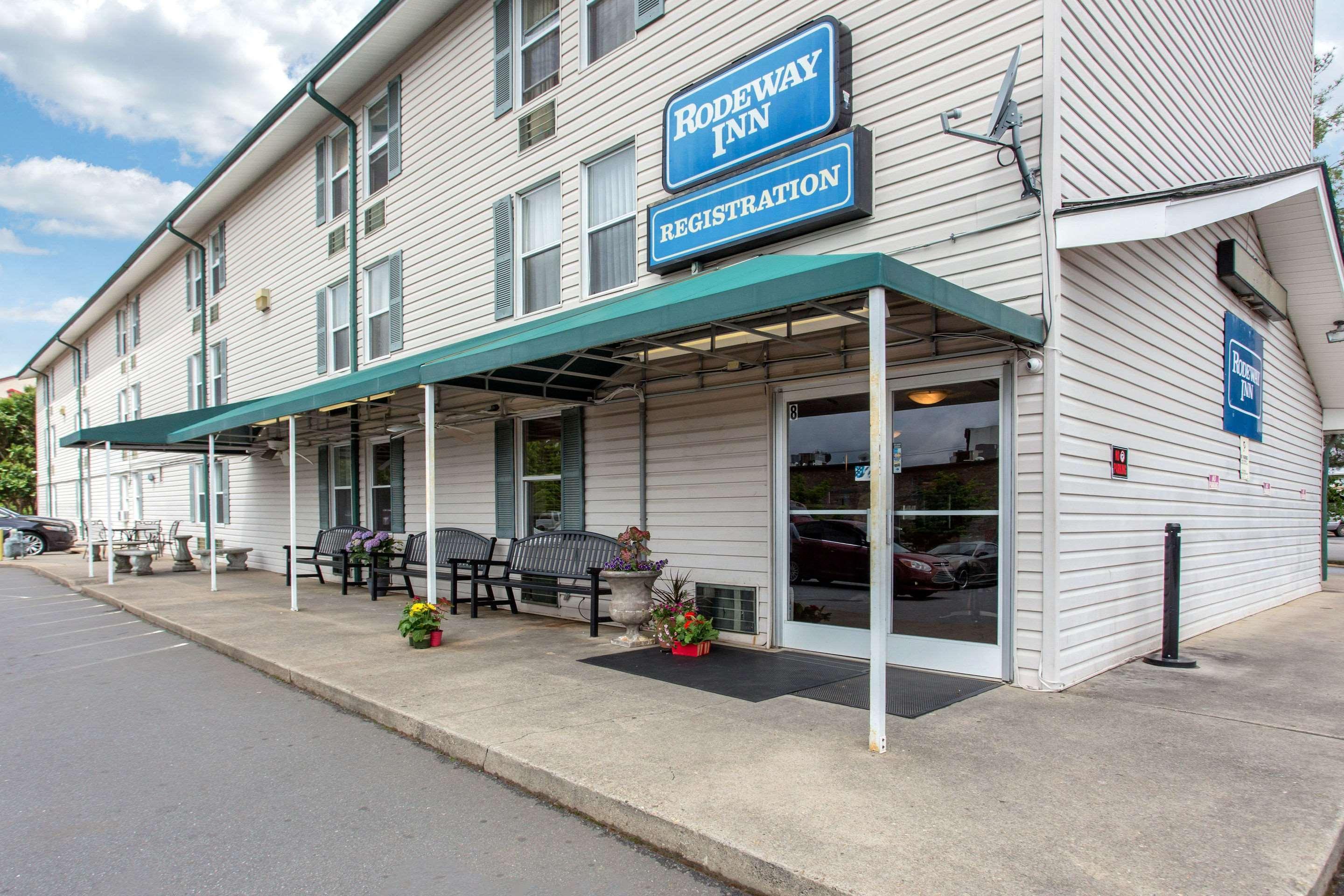 Rodeway Inn Asheville Bagian luar foto