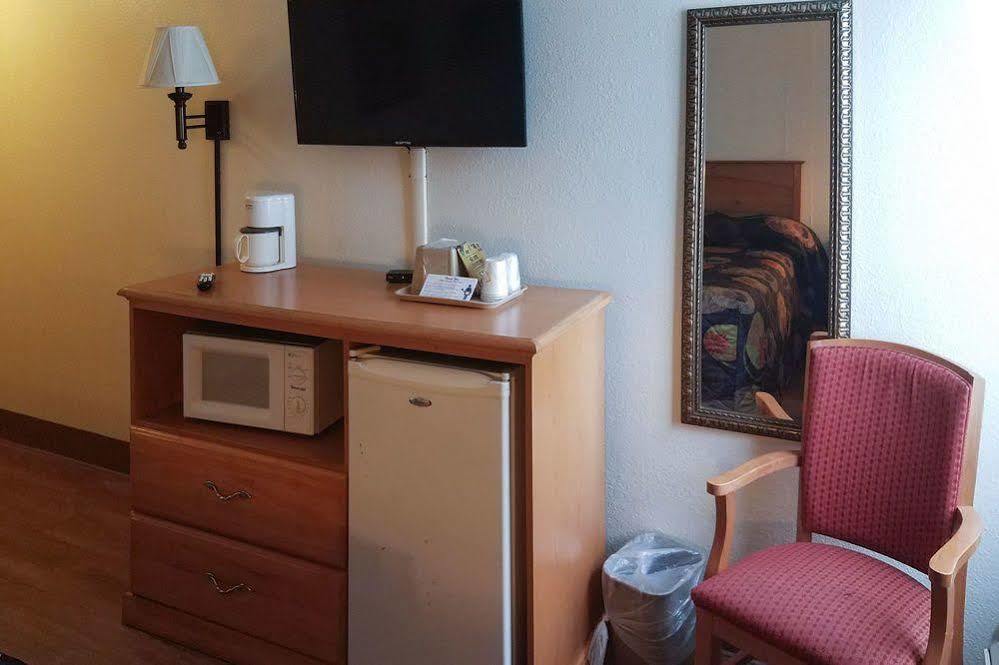Rodeway Inn Asheville Bagian luar foto